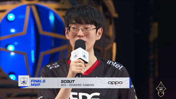 己的传奇故 己的传奇故